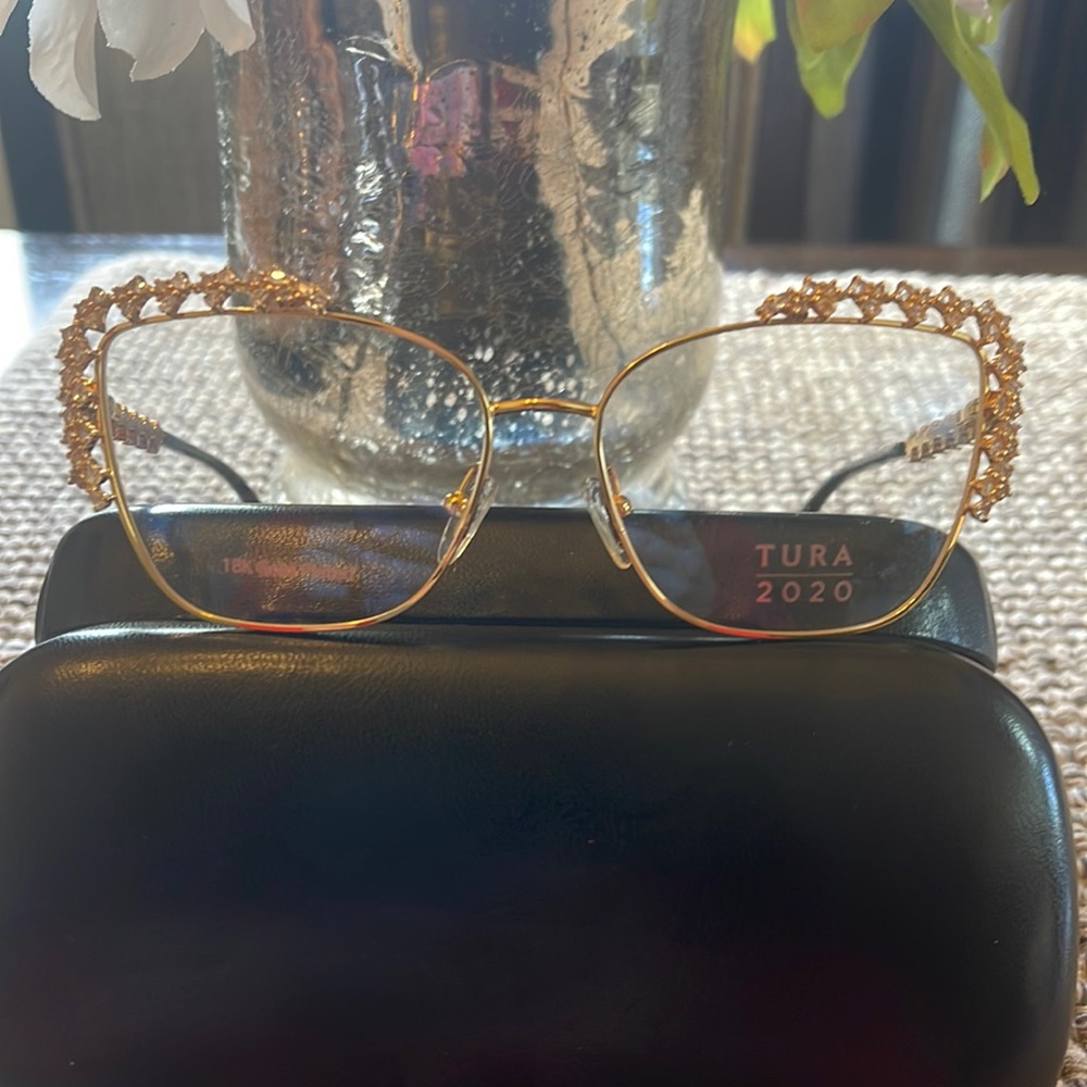 Vintage limited edition replica. 18k gold plated. Never worn.
